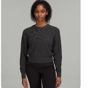 Lululemon waist length crew neck sweater size 8 graphite grey